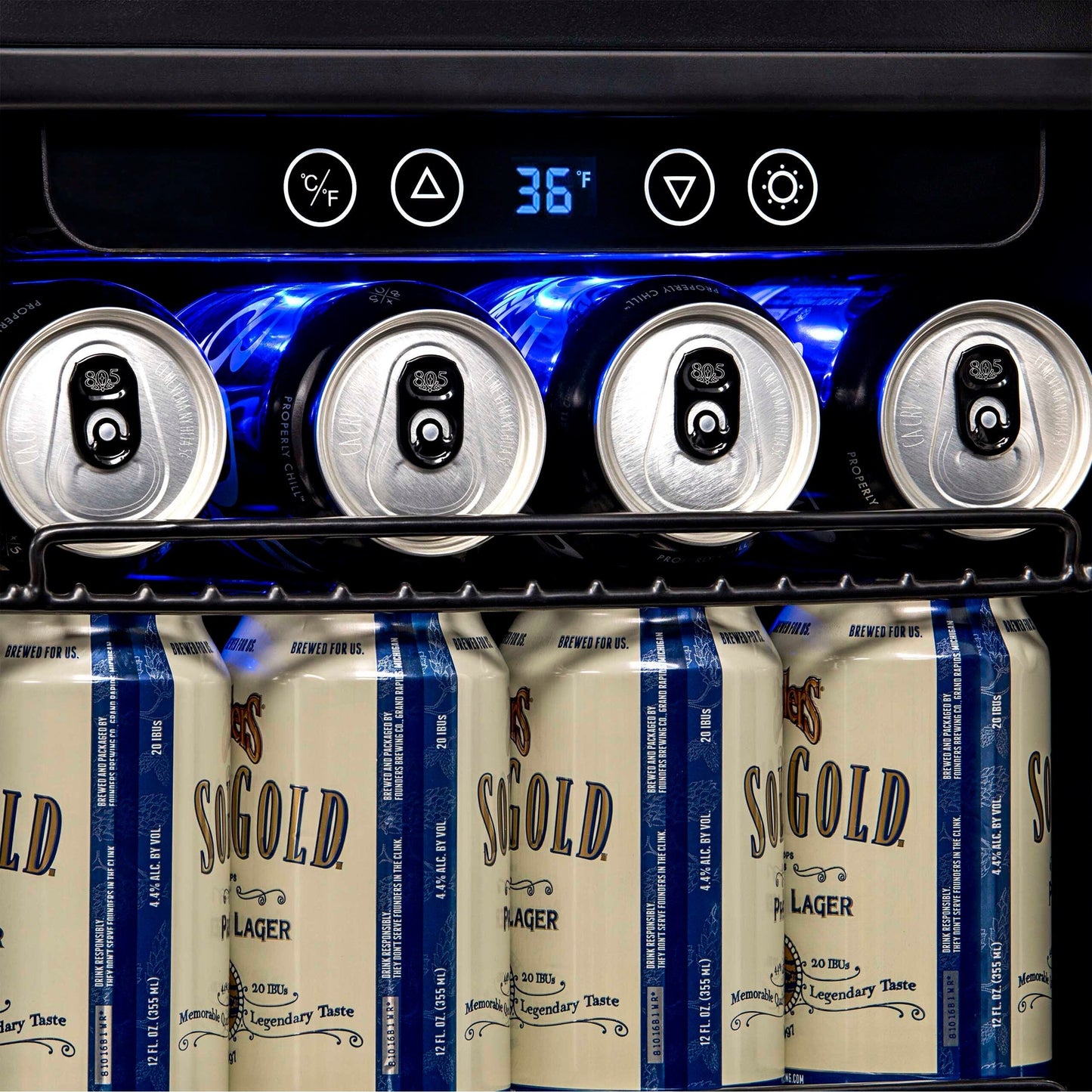 Réfrigérateur à boissons Newair 15 pouces encastrable, capacité de 96 canettes, en acier inoxydable, avec commandes de température et étagères réglables.