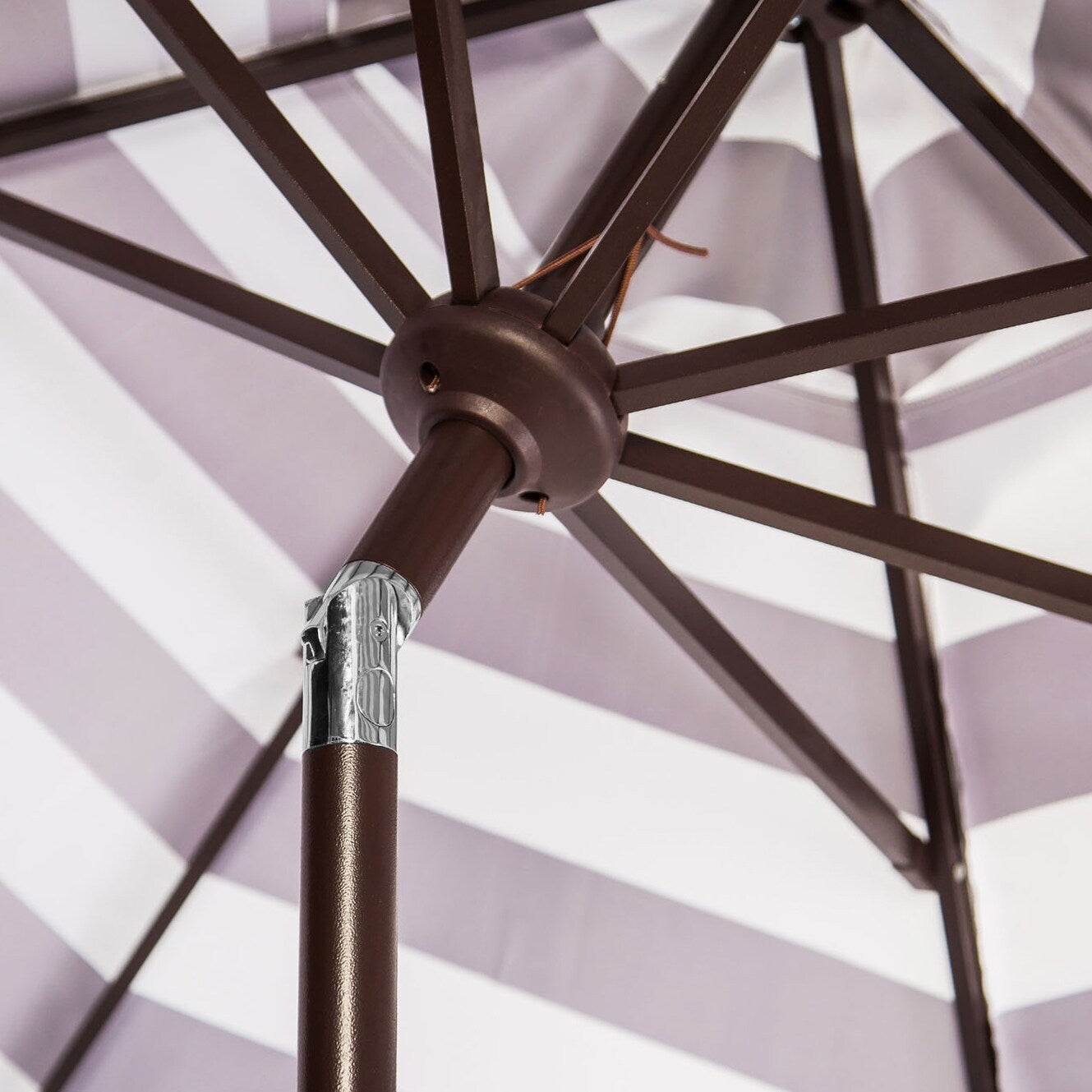 Parasol à manivelle à rayures et volutes SAFAVIEH Nargiz, 2,74 m (9 pieds)