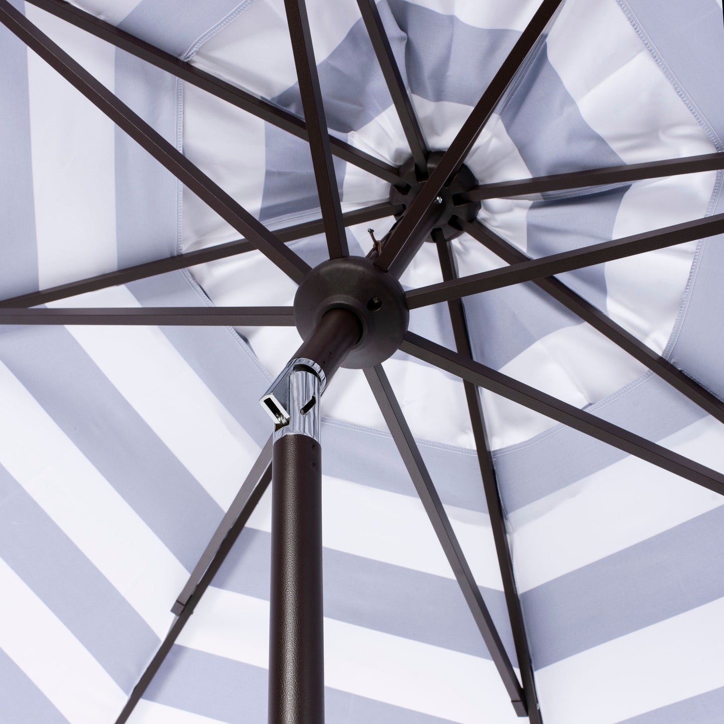 Parasol rond de 3,35 m (11 pieds) Jaylee pour extérieur de SAFAVIEH