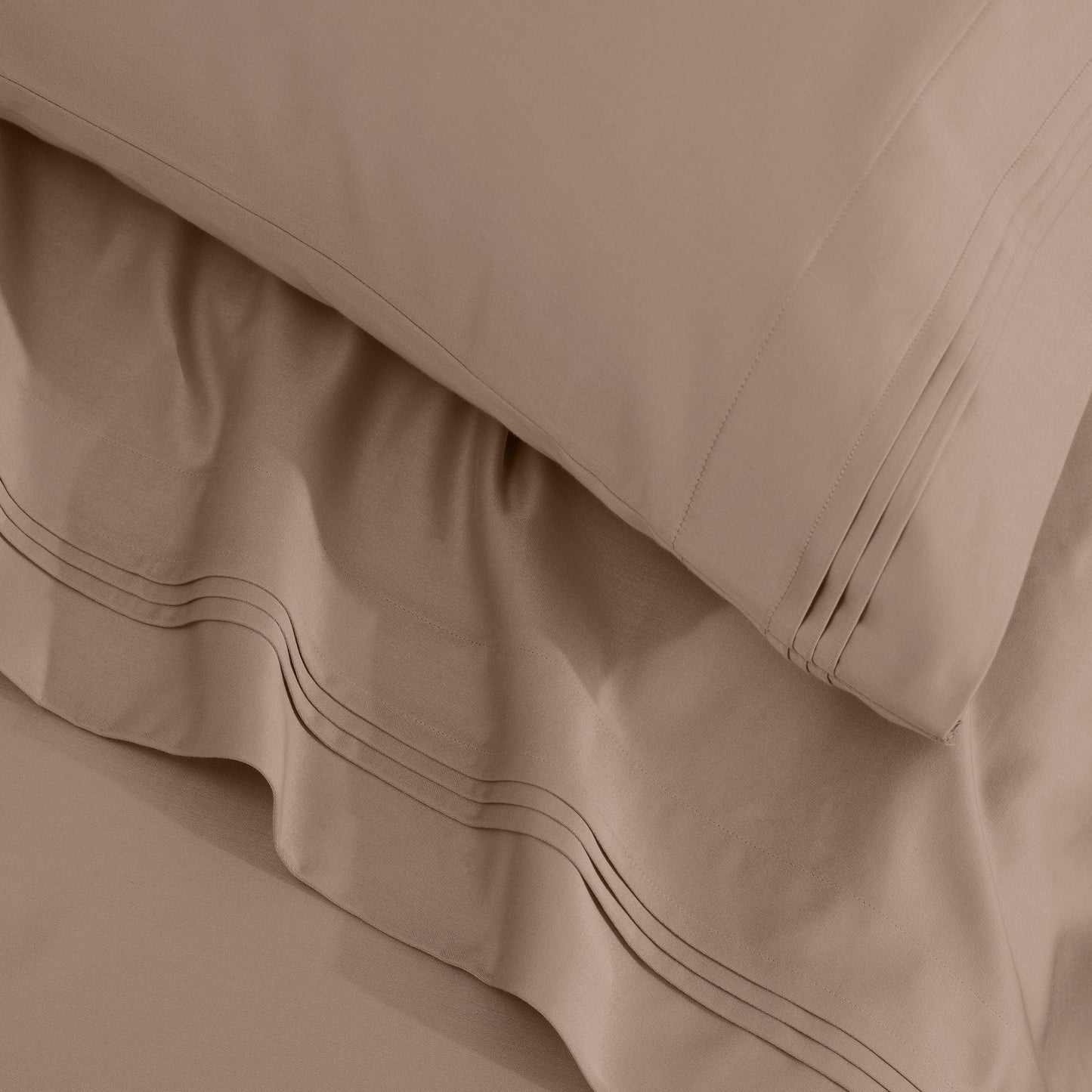 Jeu de draps uni en coton égyptien supérieur, 1500 fils, avec poche profonde.