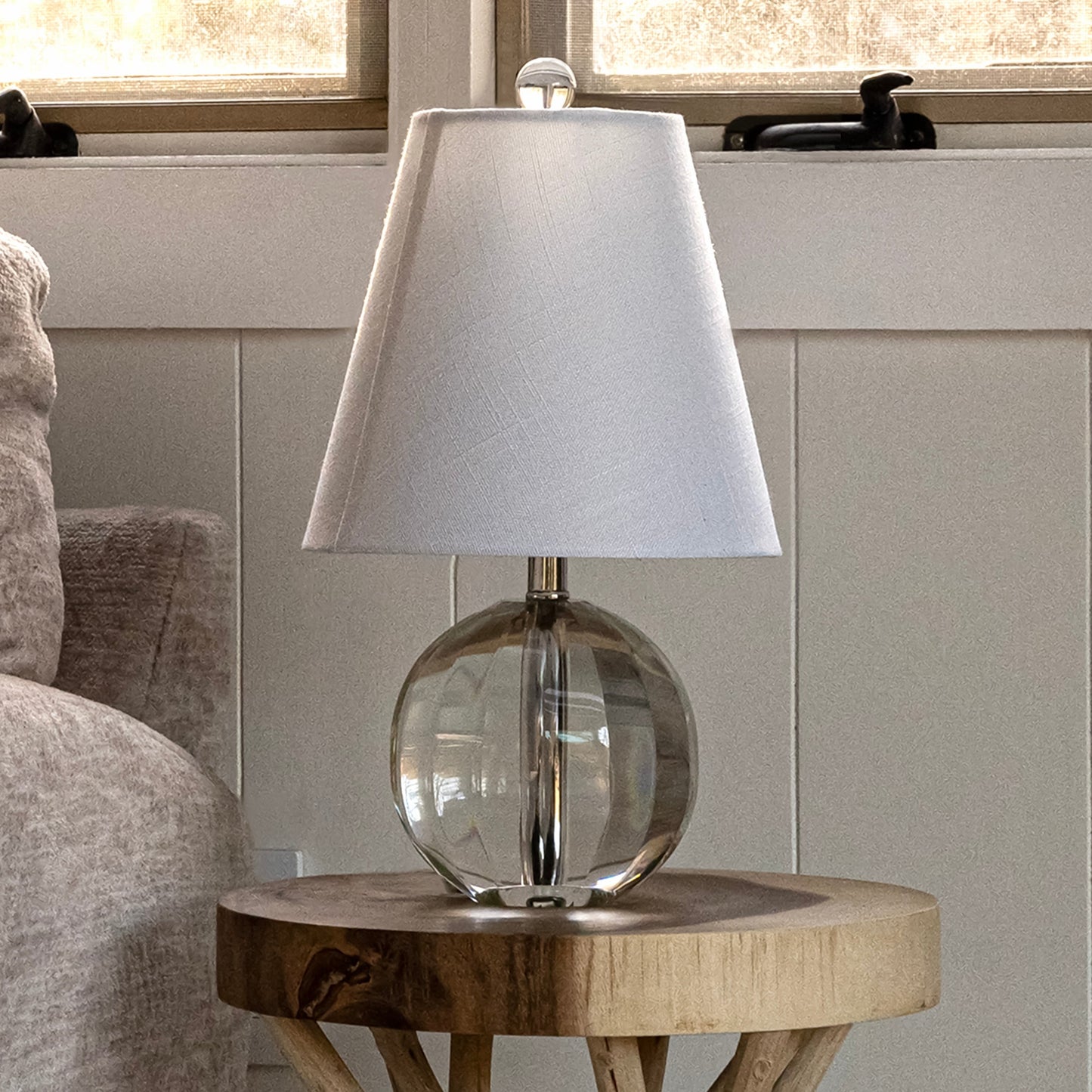 Lampe de table LED Goddard 16 à boule de cristal/métal, par JONATHAN Y