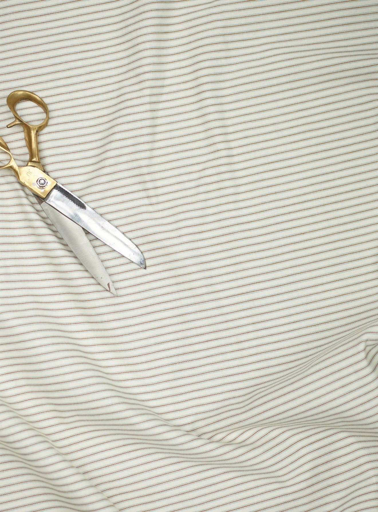 Housse de tête de lit Mila, motif taupe héritage à rayures
